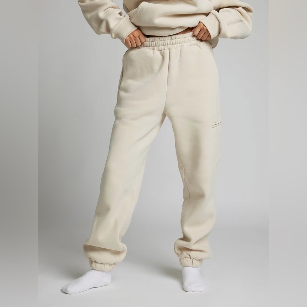 Comfrt Set - Airplane Mode Travel Zip Hoodie & Sweatpants in Bone Color - Picture 6 of 7